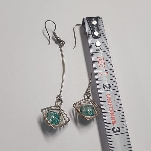 Unique Design Crackle Plastic Bead Center Silver Tone Drop Down Earrings Dangle - Picture 4 of 4